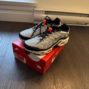 Nike Air Max Plus GS Metallic Silver Speed Yellow Size 5.5Y